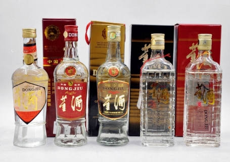 哈尔滨回收红董褐董白董3款90年代的老董酒分别多少钱一瓶，各自介绍与特点分析