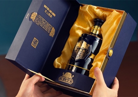哈尔滨青云郎酒年份酒为什么比飞天茅台贵那么多，定价是否合理？值得收藏回收吗？